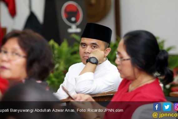 Pak Anas Nyekar ke Makam Bung Karno - JPNN.COM