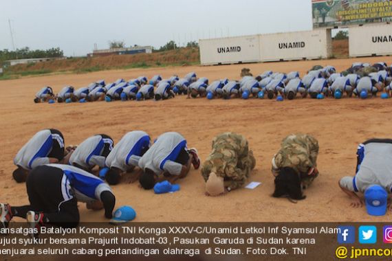 Usai Apel, Pasukan Garuda Indobatt-03 Sujud Syukur di Sudan - JPNN.COM