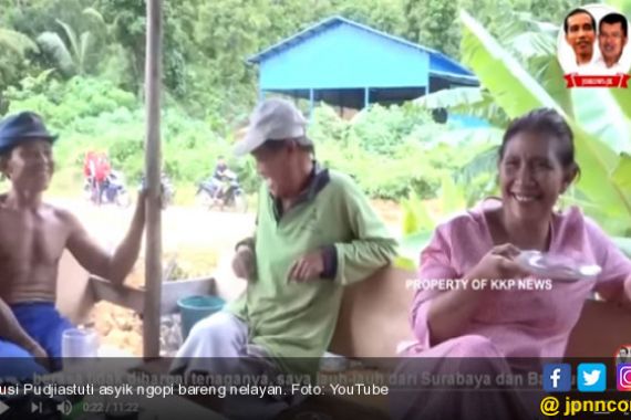 Video Bu Susi Minum Kopi Bareng Nelayan, Ada yang Tanpa Baju - JPNN.COM