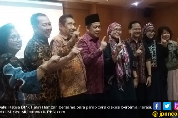 Fahri Hamzah Prihatin Budaya Baca Tergerus - JPNN.COM