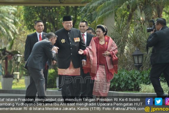 Berkesan! Pak SBY Datang, Staf Istana Langsung Cium Tangan - JPNN.COM