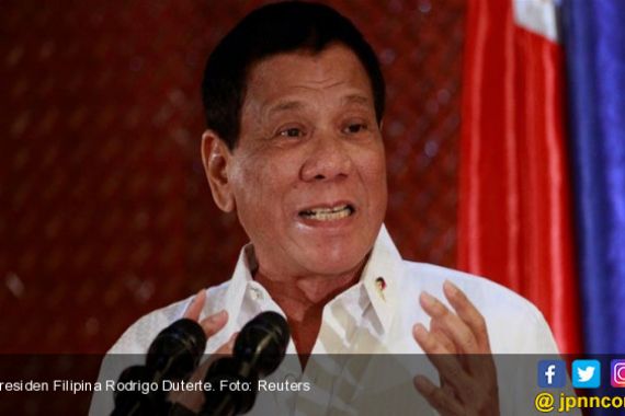 Duterte: Saya Mencium Semua Perempuan, Bibir ke Bibir - JPNN.COM