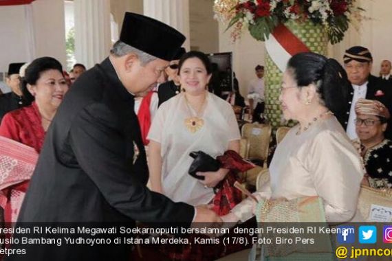 Pak SBY dan Bu Mega Bersalaman Lagi Jadi Kado Termanis HUT RI - JPNN.COM