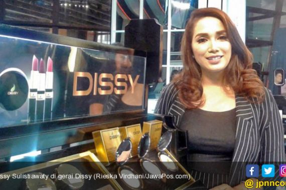 Ussy Sulistiawaty Semakin Handal Berbisnis Kosmetik - JPNN.COM