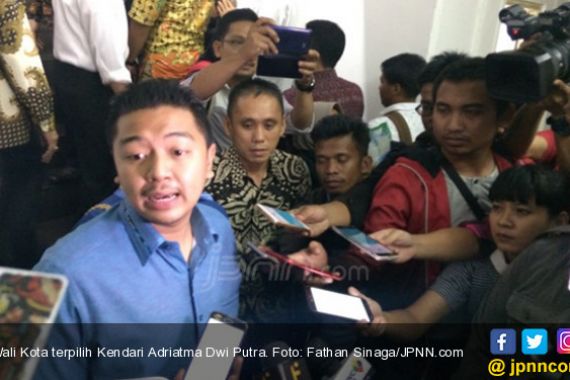 Dilaporkan Model Seksi, Wali Kota Terpilih Kendari Makin Cinta Istri - JPNN.COM