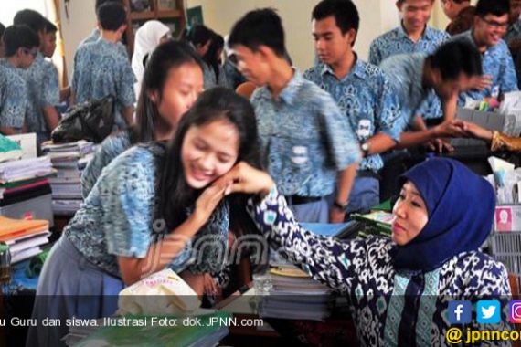 Guru SMA-SMK Masih Tunggu Kebijakan Pemprov - JPNN.COM