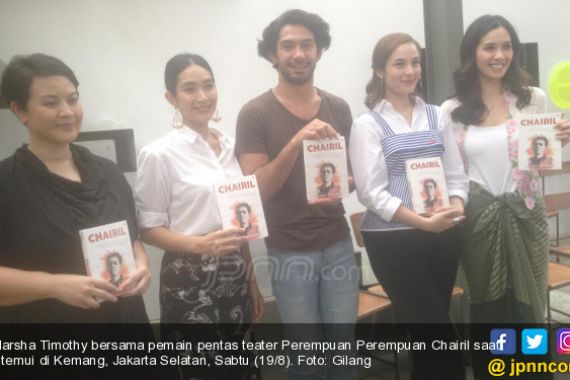Happy Salma Angkat Kisah Asmara Chairil Anwar ke Panggung Teater - JPNN.COM