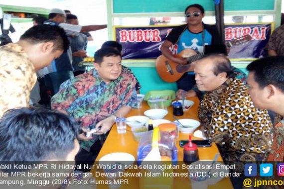 Di Lampung, Hidayat Ajak Komponen Bangsa Mensyukuri Nikmat Kemerdekaan - JPNN.COM
