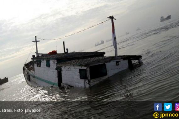 Kapal Bermuatan 135 Ton Minyak Goreng Tenggelam, Nahkoda dan ABK Selamat - JPNN.COM