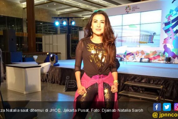 Liza Natalia Satukan Goyang Dangdut dan Senam Zumba   - JPNN.COM