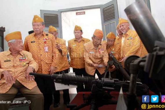 Jokowi Naikkan Tunjangan Veteran 25 Persen - JPNN.COM