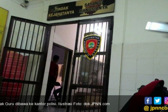 Kasih Minyak Angin di Perut Siswi, Pak Guru Ditangkap Polisi - JPNN.COM