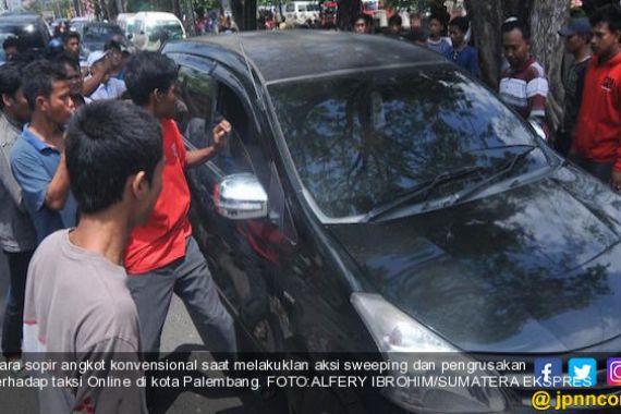 Sopir Taksi Konvensional Lakukan Sweeping, Wali Kota Berang dan Bilang Begini - JPNN.COM
