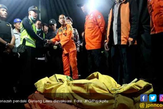 Jenazah Pendaki Gunung Lawu Berhasil Dievakuasi - JPNN.COM