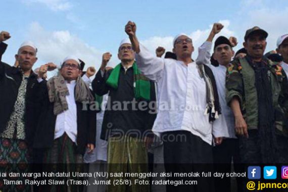 Ikut Aksi Tolak Full Day School, Bupati Enthus Berjanji Surati Jokowi - JPNN.COM