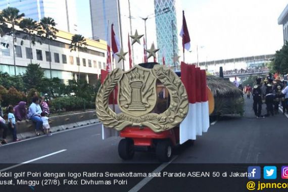 Tampil Paling Kreatif, Mobil Golf Polri Menang Lomba Parade ASEAN 50 - JPNN.COM