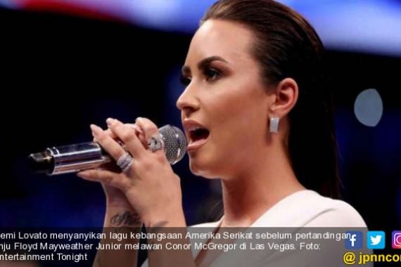 Hot! Demi Lovato Beradegan Ranjang dengan Cewek di Panggung - JPNN.COM