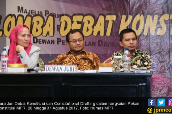 Juri Debat Konstitusi: Saya Optimistis, Indonesia Tak Akan Kekurangan Ahli Tata Negara - JPNN.COM