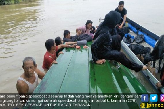 Speedboat Terbalik, Semua Penumpang Lompat ke Sungai termasuk Anak-anak - JPNN.COM