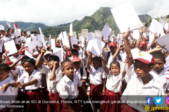 Ribuan Anak SD di Flores Bersemangat Ikut Menulis Surat untuk Presiden - JPNN.COM