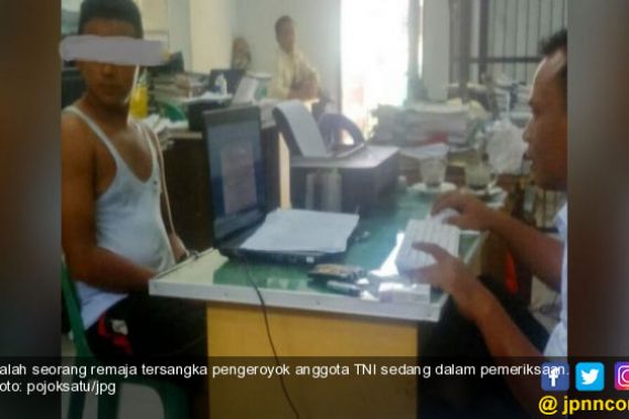 Mau Sweeping, Dua Oknum TNI Ini Malah Babak Belur Diamuk 12 Remaja - JPNN.COM