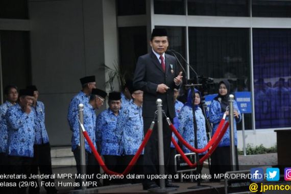 Sekjen MPR Ma’ruf Cahyono Dianugerahi Satyalancana Wira Karya dari Presiden - JPNN.COM