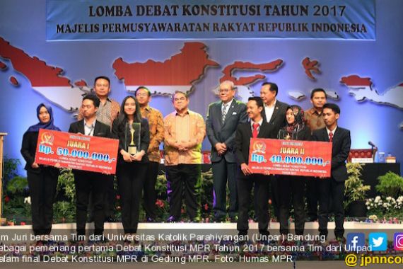 Universitas Katolik Parahyangan Juara Debat Konstitusi MPR Tahun 2017 - JPNN.COM