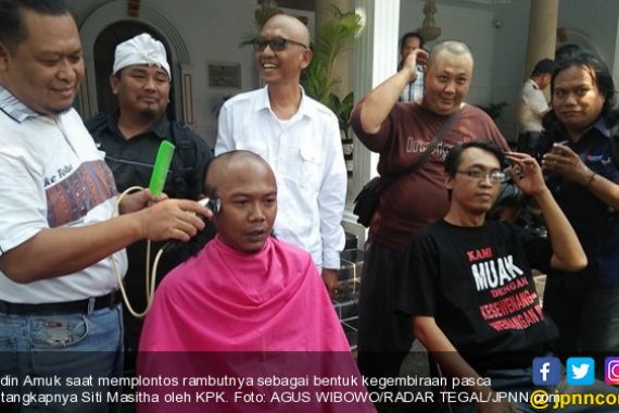 Wali Kota Tegal Siti Masitha Ditangkap KPK, Belasan PNS Cukur Gundul - JPNN.COM