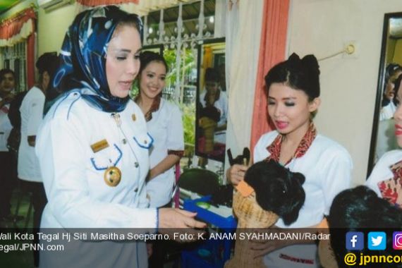 Detik-detik Wali Kota Tegal Siti Mashita Ditangkap KPK - JPNN.COM