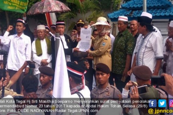 Temui Warga NU, Wali Kota Tegal Tolak Sekolah 5 Hari - JPNN.COM