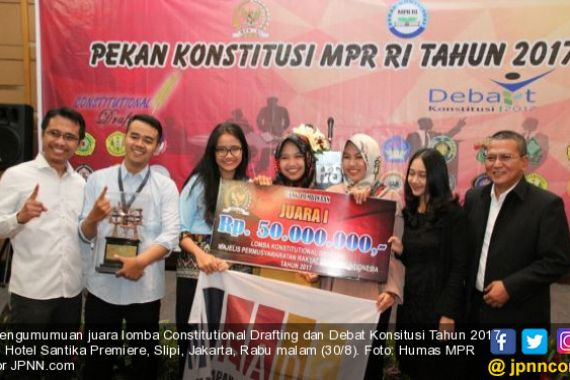 Universitas Padjajaran Juara Nasional Constitutional Drafting MPR 2017 - JPNN.COM