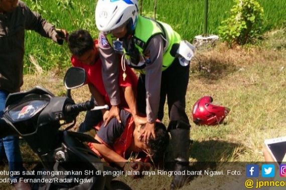 Mirip Film Action, Dibekuk Polisi di Pinggir Jalan - JPNN.COM