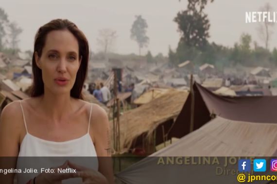 Angelina Jolie dan 7 Artis Hollywood Ini Ikut merayakan Waisak - JPNN.COM