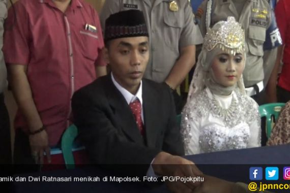 Menikah di Mapolsek, Tahanan Mewek - JPNN.COM