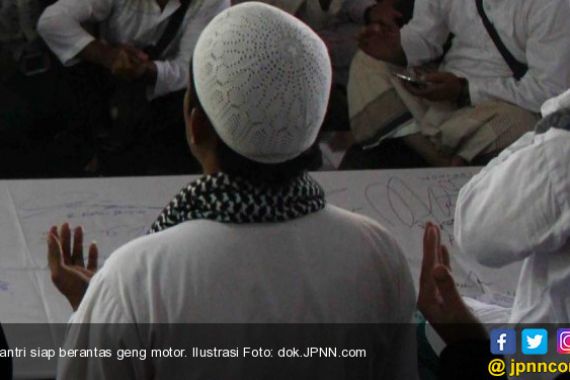 Geram, Para Santri Siap Berantas Geng Motor - JPNN.COM