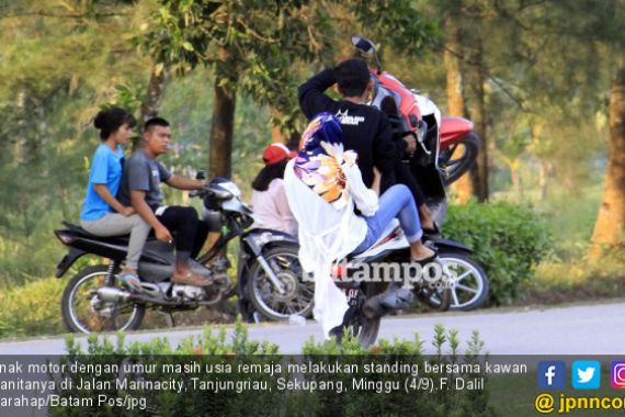 Geng Motor Tabrak Ibu dan Anaknya, Duh Kondisinya Parah - JPNN.COM