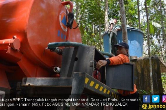 Petugas Penyuplai Air Bersih Sudah Biasa Hadapi Emosi Warga - JPNN.COM