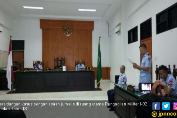 Oknum TNI Penganiaya Wartawan Itu Divonis Lebih Ringan - JPNN.COM