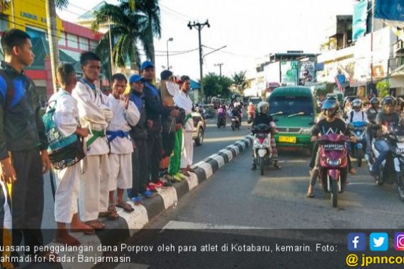 Miris, Ratusan Atlet Minta Sumbangan Warga di Jalanan - JPNN.COM