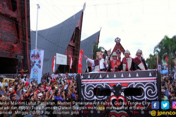 Wow, Ribuan Warga Tumpah Ruah di Karnaval Pesona Danau Toba - JPNN.COM