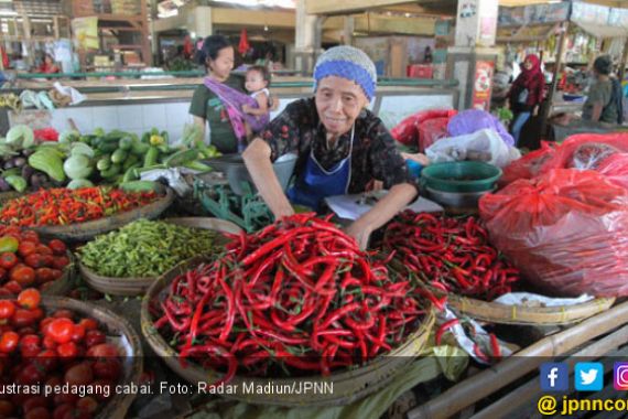 Harga Cabai Merah Terus Meroket, Omset Pedagang Menurun - JPNN.COM