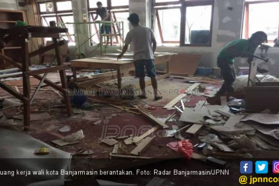 Wali Kota Pulang Haji, Ruang Kerjanya Berantakan - JPNN.COM