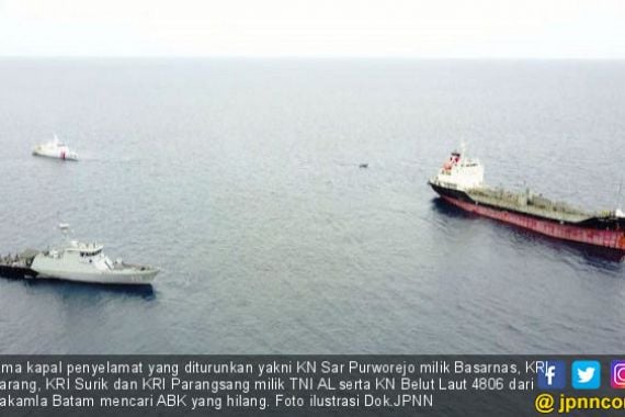 Dua Kapal Tabrakan di Selat Singapura, Lima ABK Hilang - JPNN.COM
