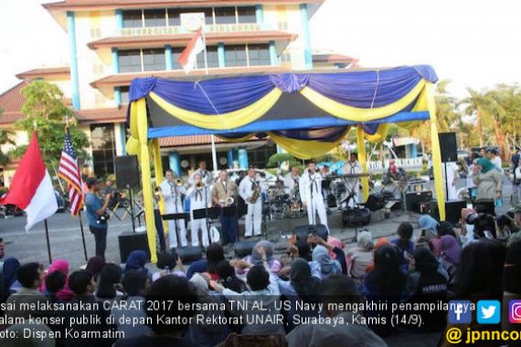 Penampilan Terakhir US Navy Bikin Remaja Putri Histeris - JPNN.COM