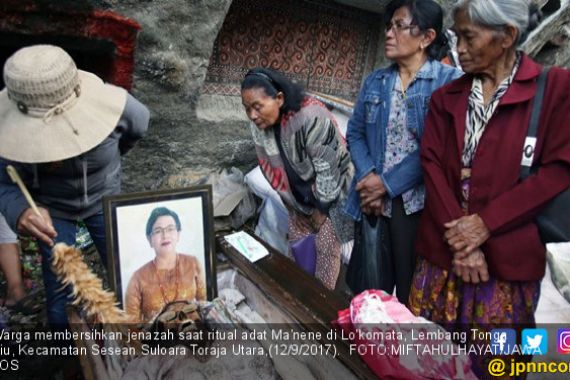 Tradisi Merawat Mayat di Toraja, Baju Diganti, Kopi Ditaruh - JPNN.COM