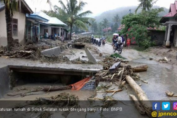 Banjir Bandang Terjang Solok Selatan - JPNN.COM