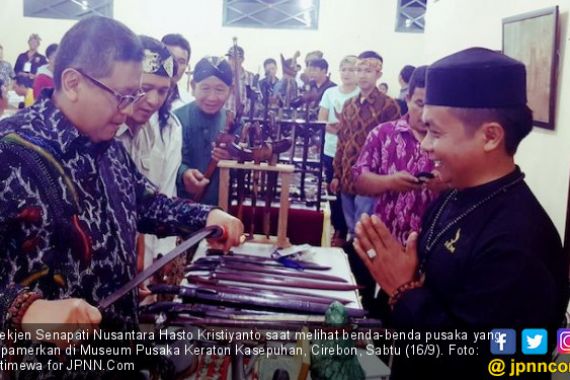 Sekjen PDIP Kunjungi Pameran Benda Pusaka, Ini Pesannya - JPNN.COM