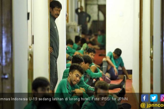 Gara-Gara Ini, Timnas U-19 Terpaksa Latihan di Lorong Hotel - JPNN.COM
