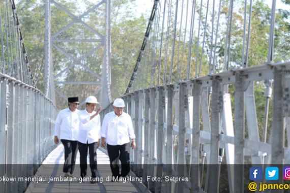 Jokowi Targetkan Pembangunan 300 Jembatan Gantung - JPNN.COM