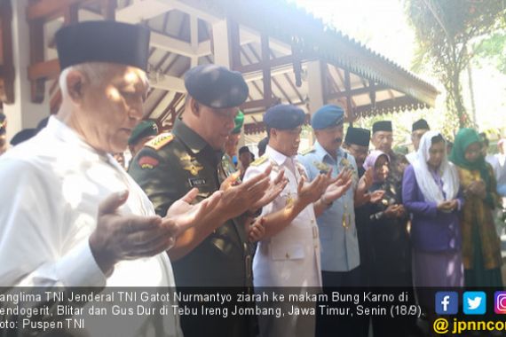 Panglima TNI Ziarah Ke Makam Bung Karno dan Gus Dur - JPNN.COM